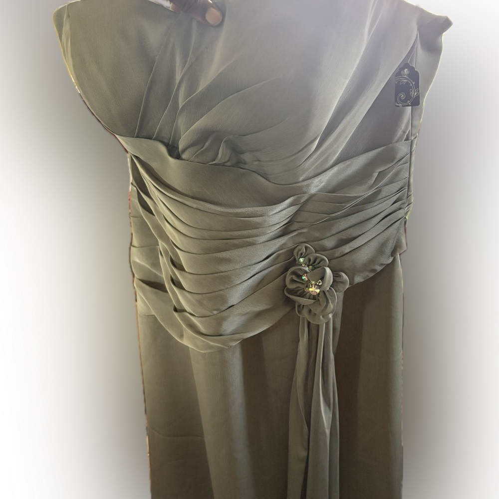 Elegant Silver Strapless Evening Dress